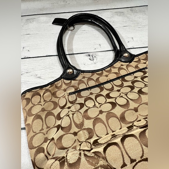 Coach shoulder tote - Picture 8 of 11